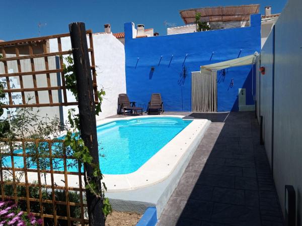 A la foto es mostra l'objecte Casa Holmes situat a la ciutat de La Carrasca.