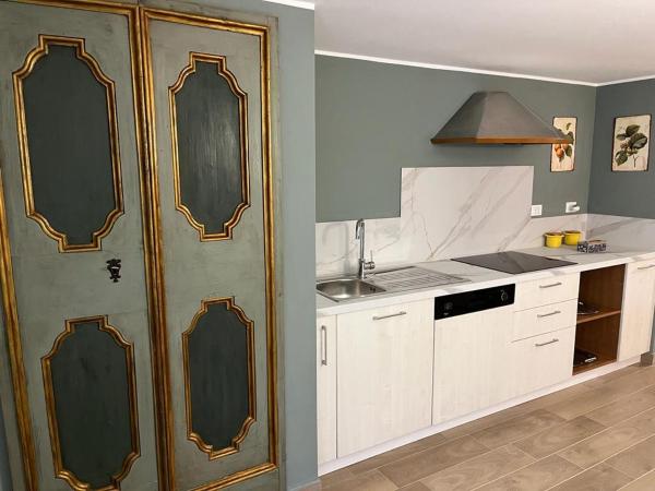 На фото показан объект A casa di Rachele, расположенный в городе Марина-Ромеа.