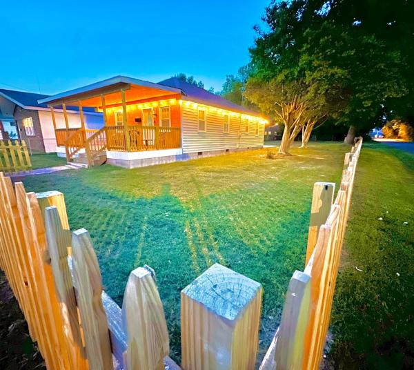 Bilde 2: Cottage in Heart of Colonial Beach, 7 Mins Walk to the Beach