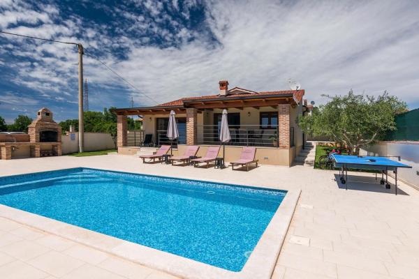 Na fotografii je vidět objekt Villa Monteci nacházející se ve městě Galižana.