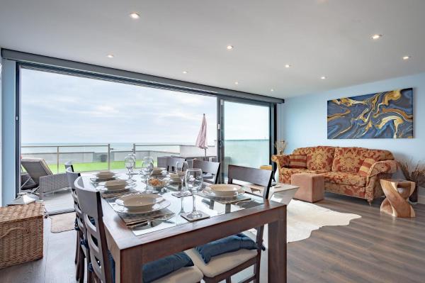 Beach View Breeze Family Holiday Home On The Shore - Pevensey Bay