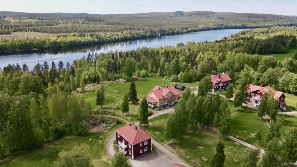 На фото показан объект Kronlund Kursgård, расположенный в городе Storsävarträsk.
