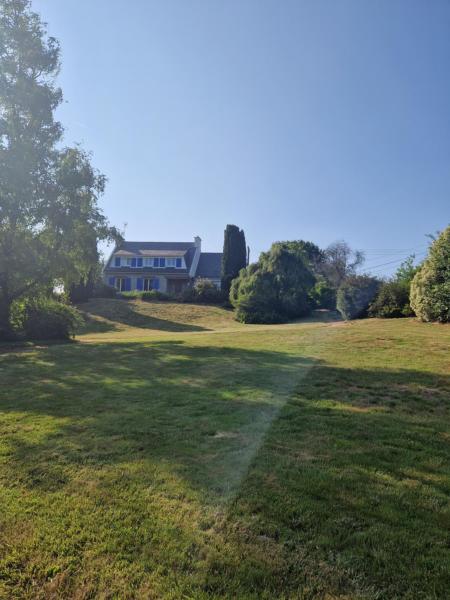 A la foto es mostra l'objecte VILLA FAMILIALE 5 chambres dans un écrin de verdure à 15 MNS DES PLAGES situat a la ciutat de Baye.