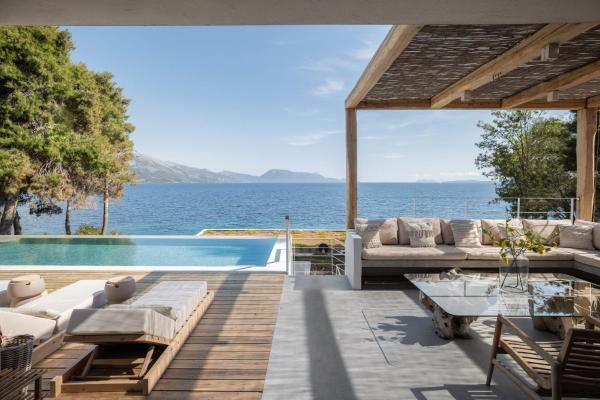 Na zdjęciu widoczny jest obiekt Villa Mia Terra Stunning Beachfront Villa położony w mieście Pogoniá.