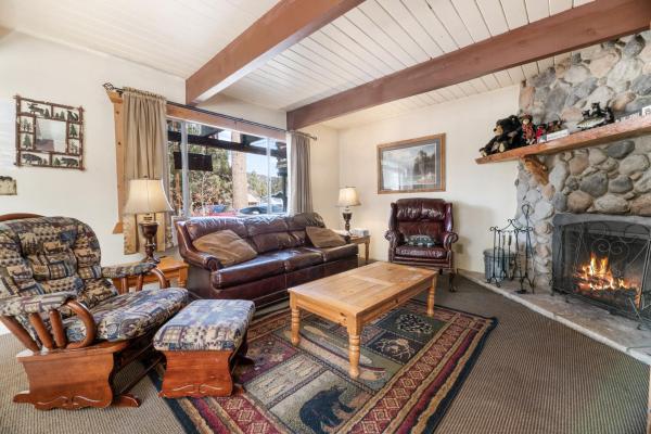 Bear Trap Cabin - Nice Cabin In A Quiet Area With Hot Tub! - Big Bear, CA