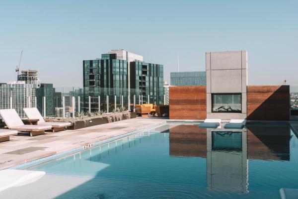 A la foto es mostra l'objecte 2BD Condo-Rainey St-Best views-RT Pool situat a la ciutat de Austin.