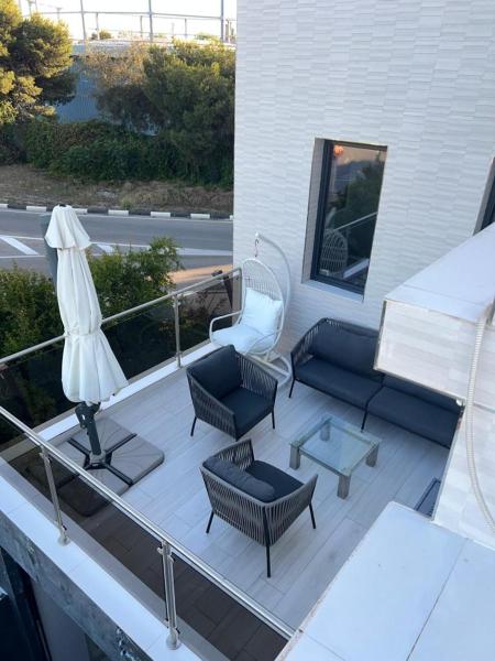 Na zdjęciu widoczny jest obiekt DeLuxe House Valencia położony w mieście Pinedo.