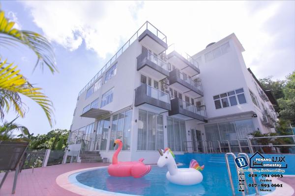 På billedet ses objektet 15BR SwimmingPool Villa Golf View Snooker BBQ beliggende i byen Bayan Lepas.