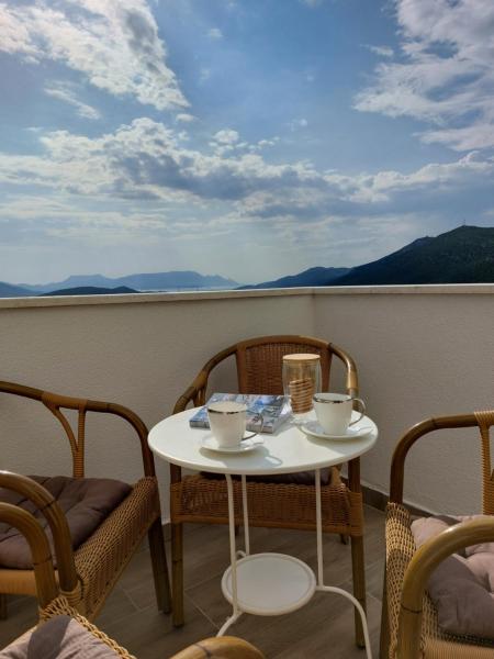 På bildet vises objektet Apartmani Sunset som ligger i byen Neum.