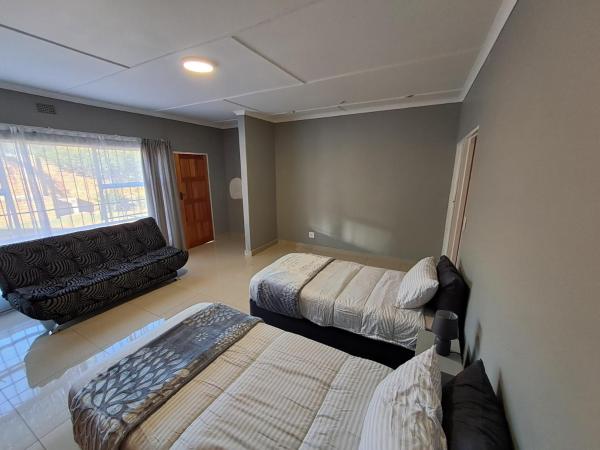 Op de foto is het object Rocky Hills Guesthouse te zien, gelegen in de stad Piet Retief.