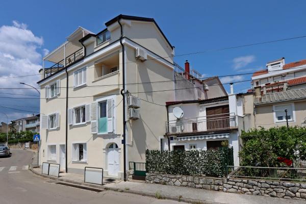 Na fotografii je vidět objekt Apartments by the sea Selce, Crikvenica - 18195 nacházející se ve městě Selce.