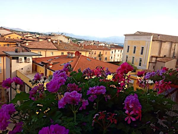 På billedet ses objektet The 9 Muses Apartment beliggende i byen Desenzano del Garda.