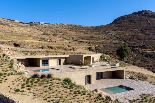 A la foto es mostra l'objecte Homa Serifos pool villas situat a la ciutat de Vayia.
