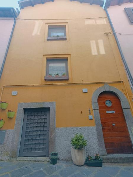A la foto es mostra l'objecte Numero VENTI situat a la ciutat de Montefiascone.