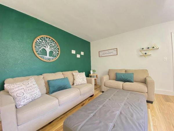 Lively Home Near Downtown, Stadium, Wynwood - Miami, FL