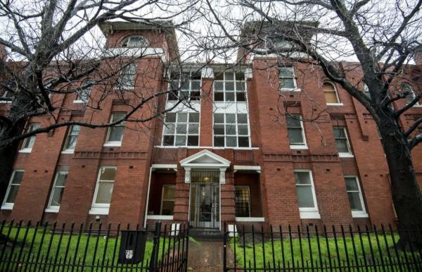 På bildet vises objektet Fawkner Mansions Heritage Hotel som ligger i byen Melbourne.