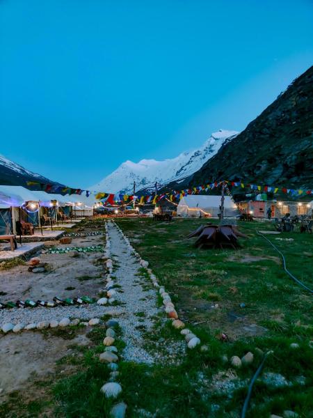 A la foto es mostra l'objecte Sangam River camp situat a la ciutat de Sissu.