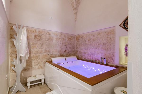 A la foto es mostra l'objecte Stairway with Jacuzzi by Wonderful Italy situat a la ciutat de Ostuni.