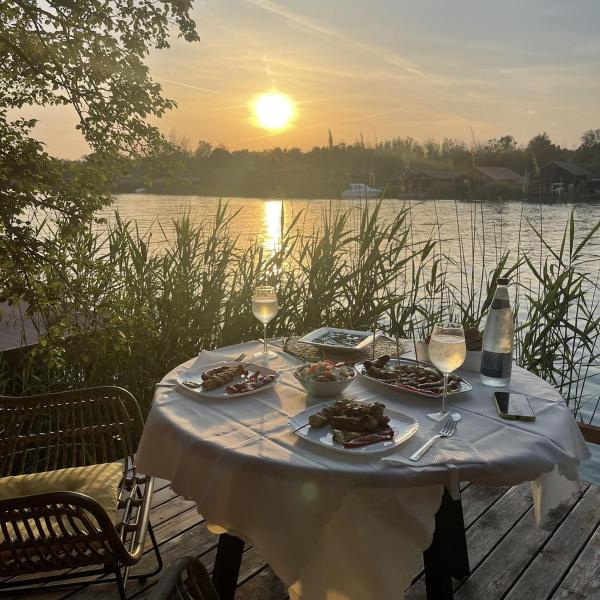 A la foto es mostra l'objecte Kucica Janja situat a la ciutat de Ada.