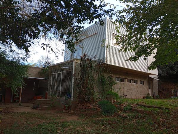 写真にはLos Altos市にあるCasa en Río Ceballos. Muy buena ubicación.が写っています。