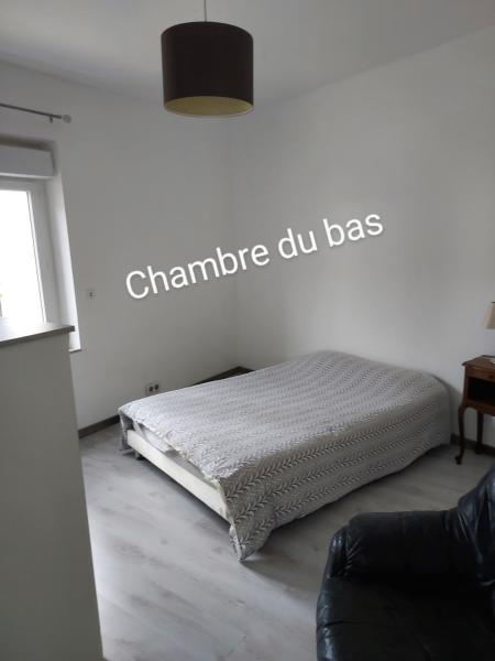 Na foto é possível ver o objeto La Chaumière de Medee localizado na cidade de Villeperrot.