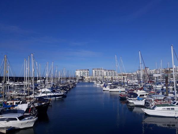 Bild 9: Unique, loft-style apartment with fantastic Brighton Marina views