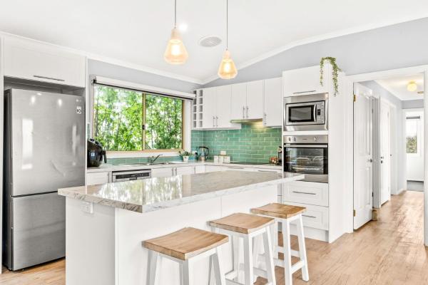 The photo shows the Woolamai Seaside Serenity located in the city of Cape Woolamai.