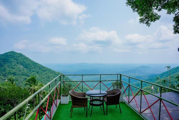 A la foto es mostra l'objecte Mount Stratus Resort Vayalada situat a la ciutat de Mennānyam.