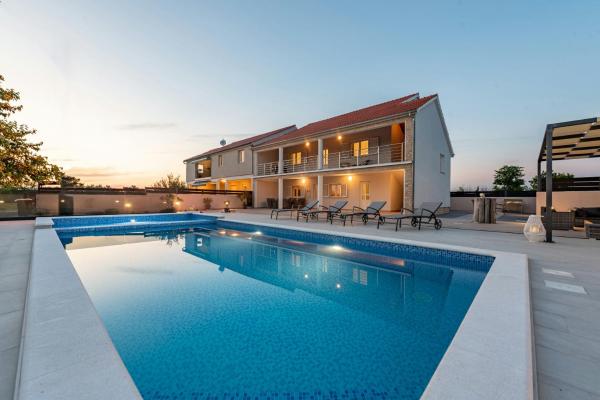 Na zdjęciu widoczny jest obiekt Villa Milemare ZadarVillas położony w mieście Pristeg.