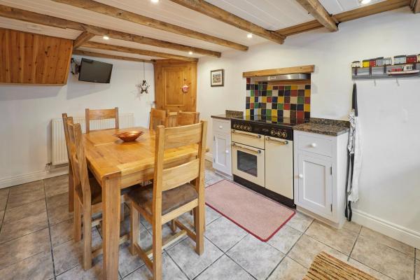 Host & Stay - Hampdon Cottage photo 3
