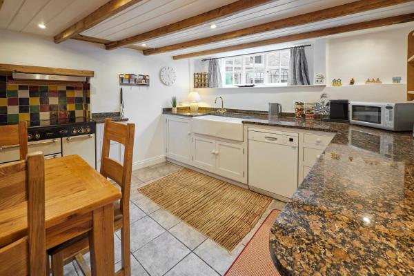 Host & Stay - Hampdon Cottage photo 6