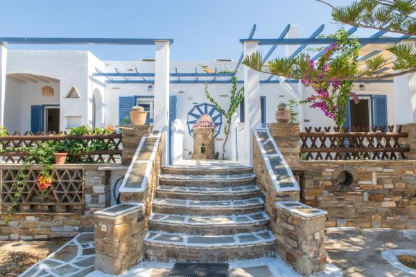 照片显示了位于Tinos Town市的Θἔρως (Theros) house 2 - Agios Fokas物件。