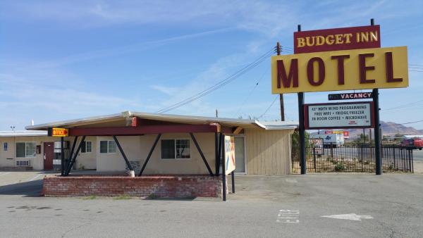 Na fotografii je vidět objekt Budget Inn Mojave nacházející se ve městě Mojave.