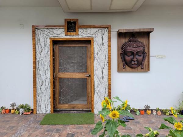 A la foto es mostra l'objecte Gupta Residence. situat a la ciutat de Dhanbād.