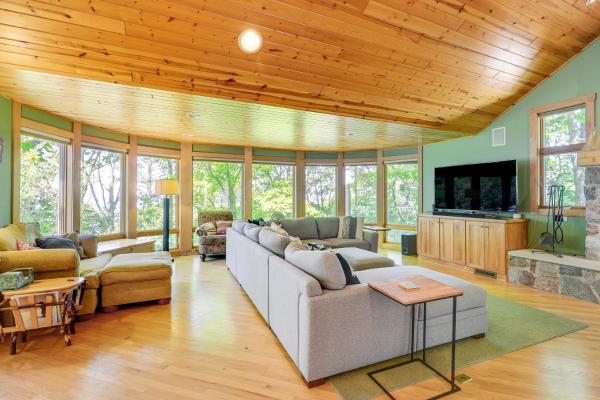 Na zdjęciu widoczny jest obiekt Mears Vacation Rental - Walk to Lake Michigan! położony w mieście Mears.