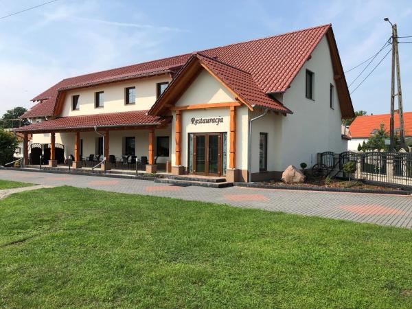 Na zdjęciu widoczny jest obiekt Restauracja & Bar u Dudy położony w mieście Suchy Bór.