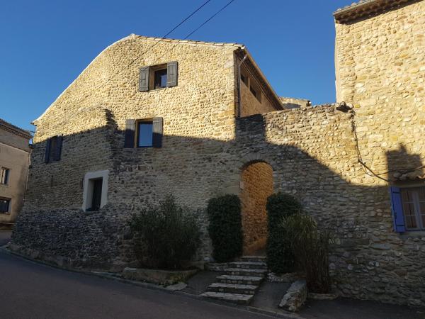A la foto es mostra l'objecte L'ENTRE POTES - Maison de caractère climatisée avec garage situat a la ciutat de Villedieu.