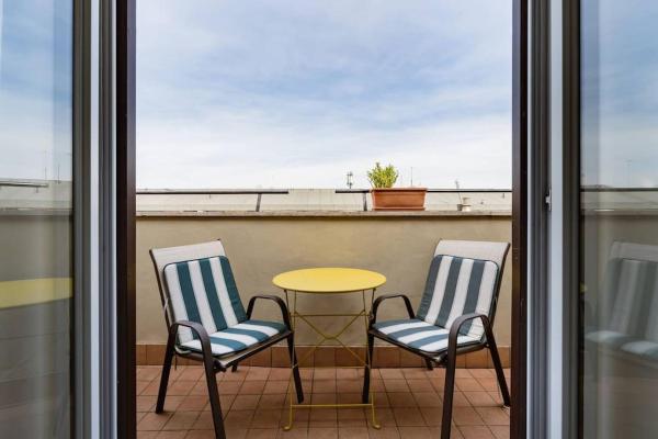 Fotografia 1: Flat on Roman Rooftop
