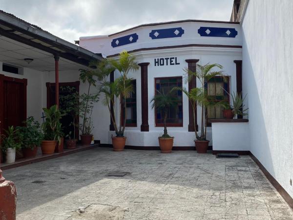 A la foto es mostra l'objecte Hotel Malybu situat a la ciutat de Estación La Ermita.