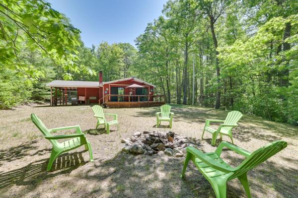 Rose City Cabin W/ Fire Pit & Lake Access - Michigan