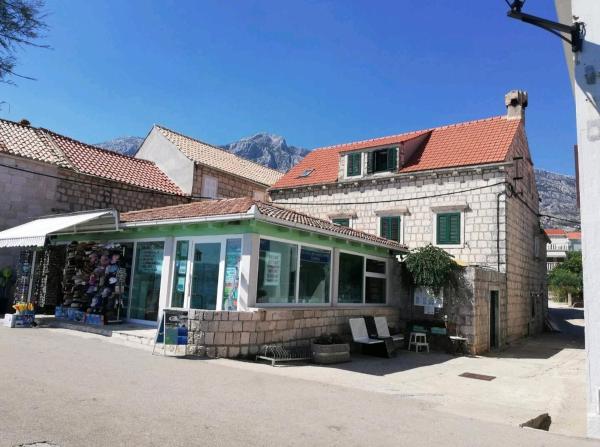 På bilden syns objektet Apartments by the sea Orebic, Peljesac - 21476 som ligger i staden Orebić.