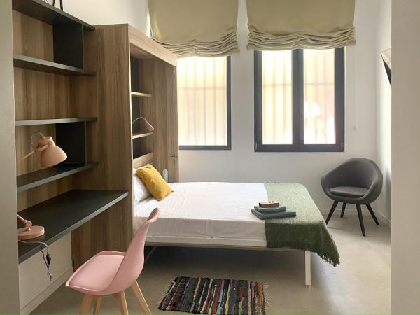 A la foto es mostra l'objecte Habitación en Playa Malvarrosa con baño privado -No AC- situat a la ciutat de València.