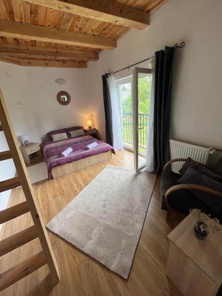 Na zdjęciu widoczny jest obiekt Rooms Ljubenko położony w mieście Piščetke.