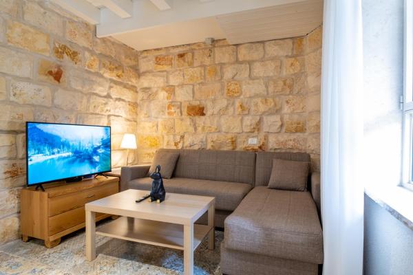 På bildet vises objektet Via Maria Boutique Suites - Free Parking som ligger i byen Haifa.