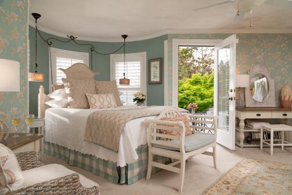A la foto es mostra l'objecte White Doe Inn Bed & Breakfast situat a la ciutat de Roanoke Island.