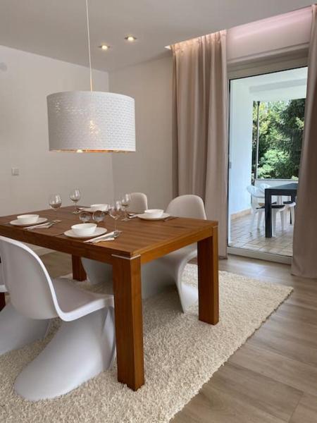 På bildet vises objektet Edles Apartment in Hanau mit Balkon und Freisitz, Pkw-Stellplatz som ligger i byen Hanau am Main.