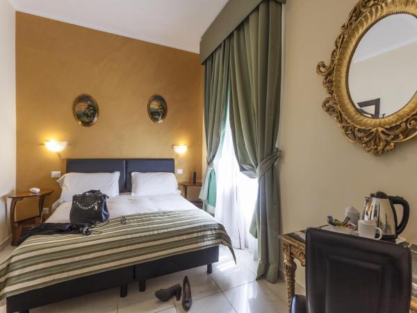 Na fotografii je vidět objekt Hotel Regina Giovanna nacházející se ve městě Řím.