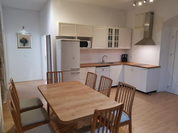På billedet ses objektet Spacious 140m2 Downtown 3 Bedroom Apartment beliggende i byen Split.