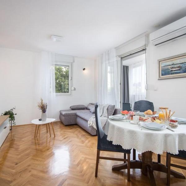The photo shows the Apartman Maris located in the city of Split.