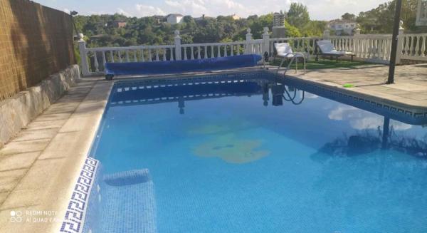 A la foto es mostra l'objecte Increíble Casa Rural en la Sierra de Altomira Piscina privada y Barbacoa situat a la ciutat de Garcinarro.